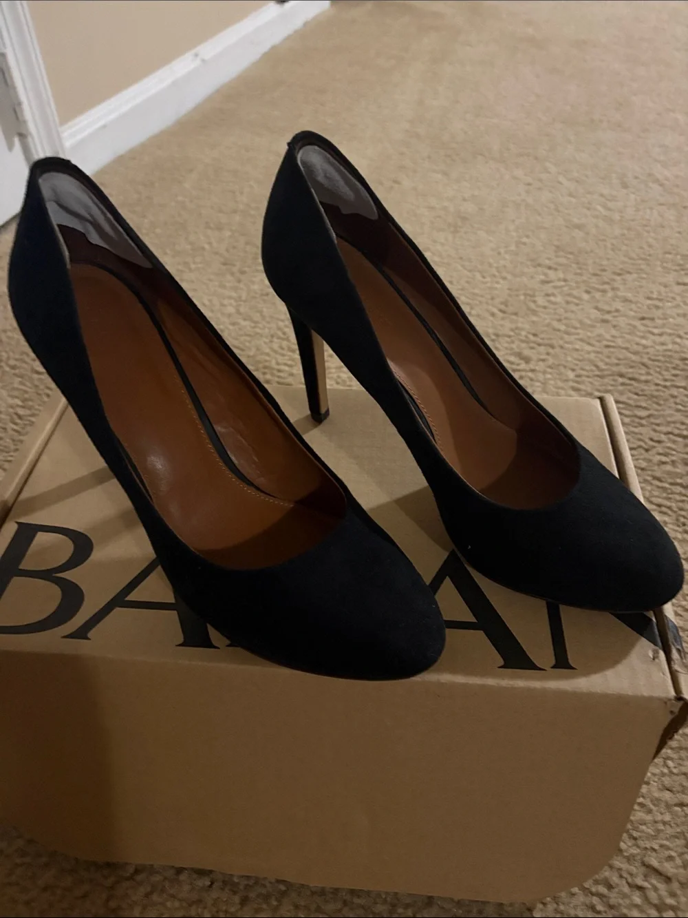 BANANA REPUBLIC Classic Black Suede Women's High Heel Pumps
